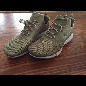 Nike tennis shoes (men’s)